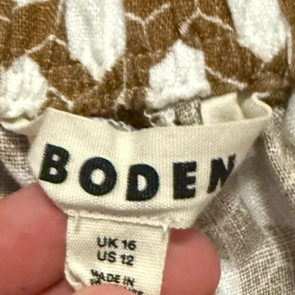 Boden Hampstead Linen Geometric Patterned Brown and White Women Shorts - Picture 3 of 4